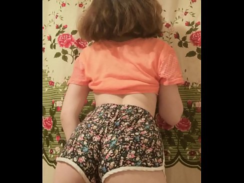 ❤️ Keçika ciwan a seksî li ber kamerayê kurtanên xwe ji xwe dike ❤️ Porno li me ❌