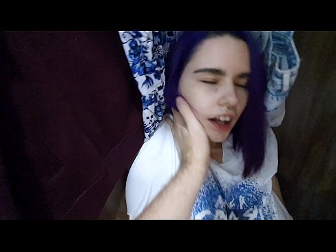 ❤️ Xwişka min di dolabê de dît û alîkariya wê kir ❤️ Porno li me ❌